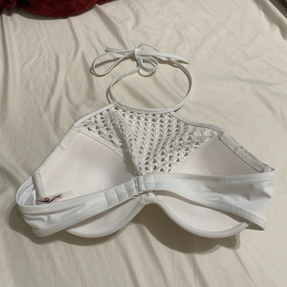 Shade shore white textured crocheted 36B - Picture 4 of 9